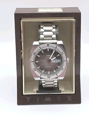 Vintage 1970s Men s Timex Day/Date Electronic Dive-style Watch Untested Read