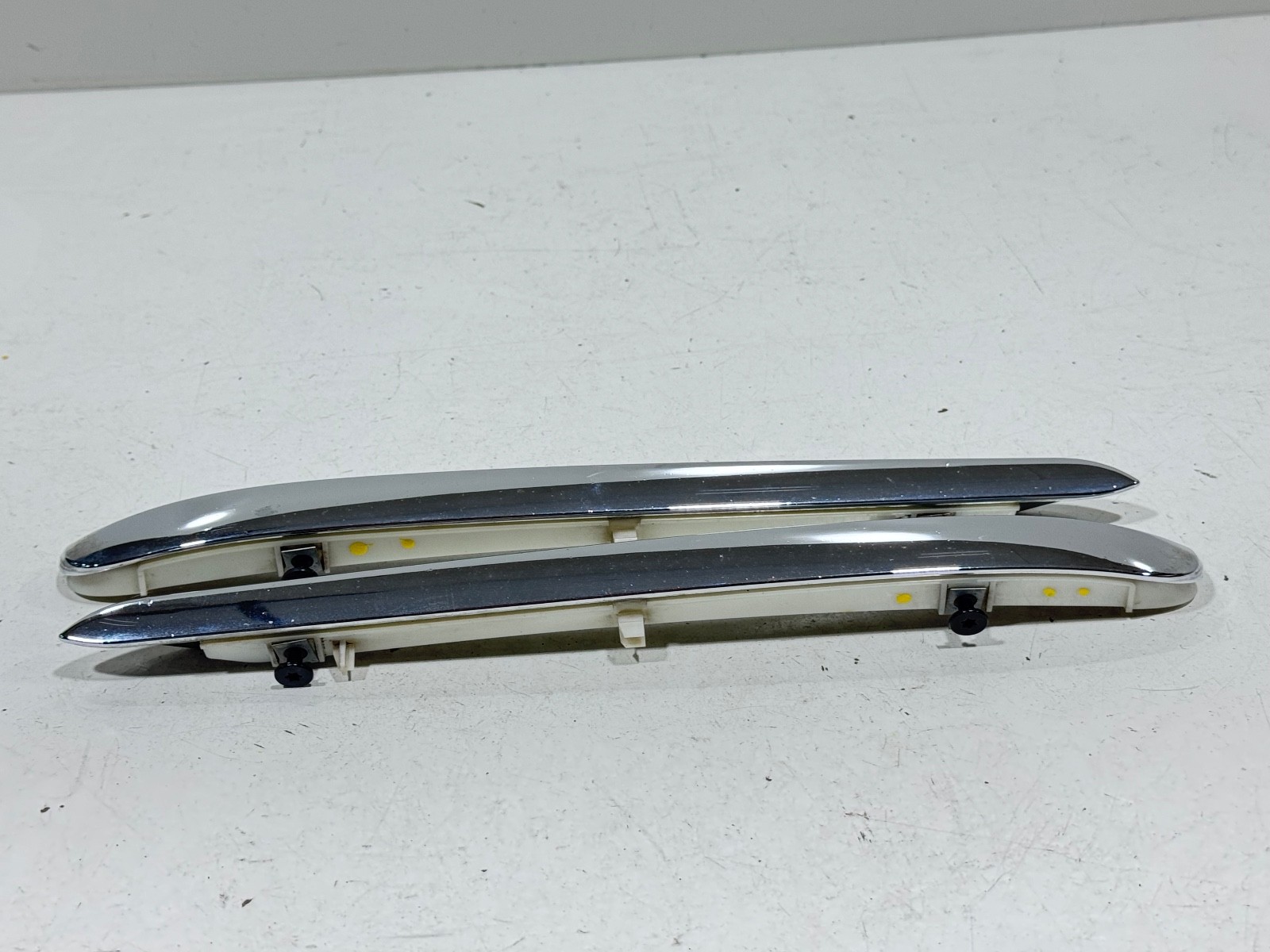 2017 - 2020 Maserati Levante front bumper chrome molding insert L&R 670122402