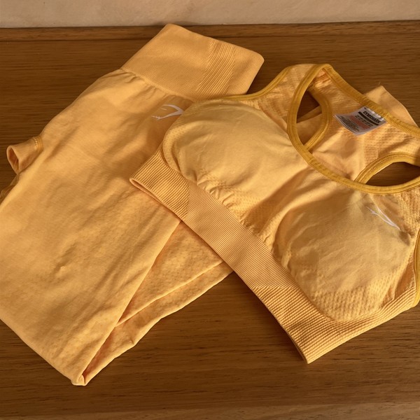 Gymshark Workout Set Seamless Top & Leggings Size XS Small Yellow Gold Yoga Gym