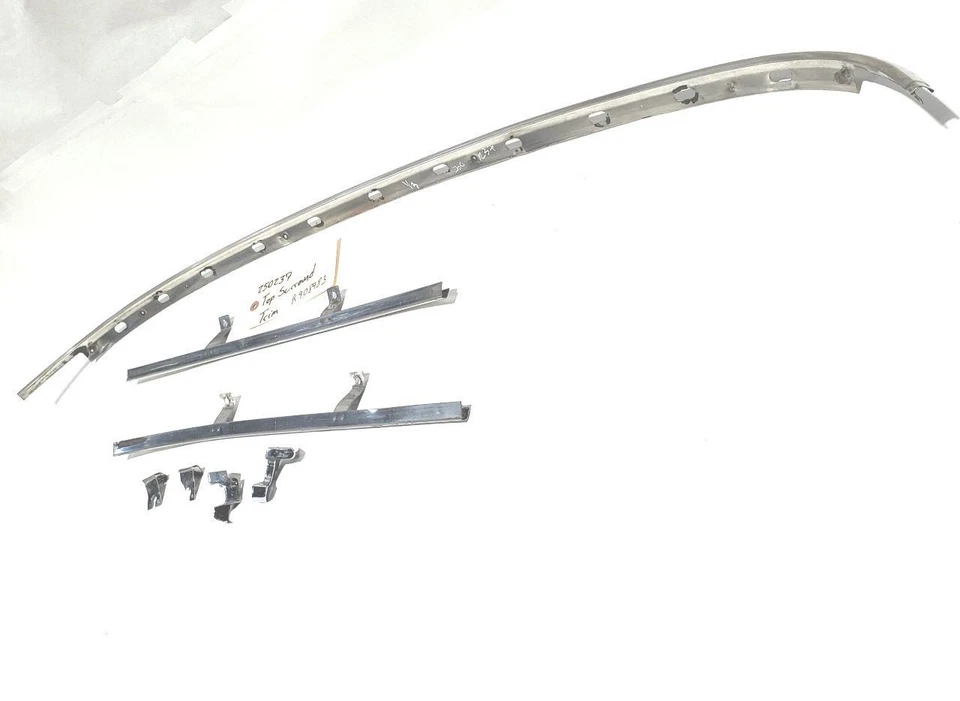 1992 Alfa Romeo Spider Veloce 原始设备制造商软顶环绕装饰镀铬 3 — 第 3/4 张图片