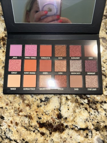 KAB Cosmetics DAY + NIGHT Eyeshadow Palette 18 Shades w/ Mirror NIB - Picture 4 of 5
