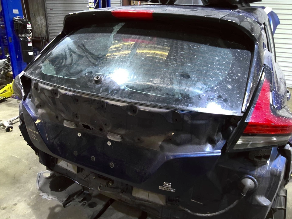 Se adapta a la tapa del maletero del portón trasero Nissan LEAF 18-23 con cámara de visión trasera azul = RAYO OEM Foto 2 de 4