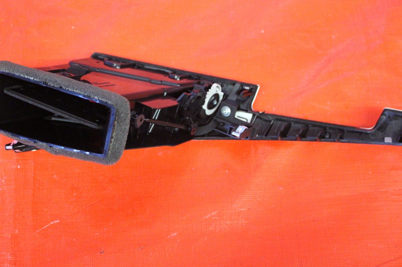 Infiniti Q60 2017 - Pad Console Centrale Droite - OEM 682105CB1A - Noir - Occasion