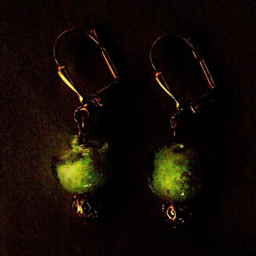Pendientes colgantes de cristal de murano hechos a mano verdes que brillan en la oscuridad - Imagen 2 de 2