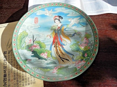 Wandteller ''Lotusgöttin'' kaiserliche Porzellan Fabrik Ching-te Chen