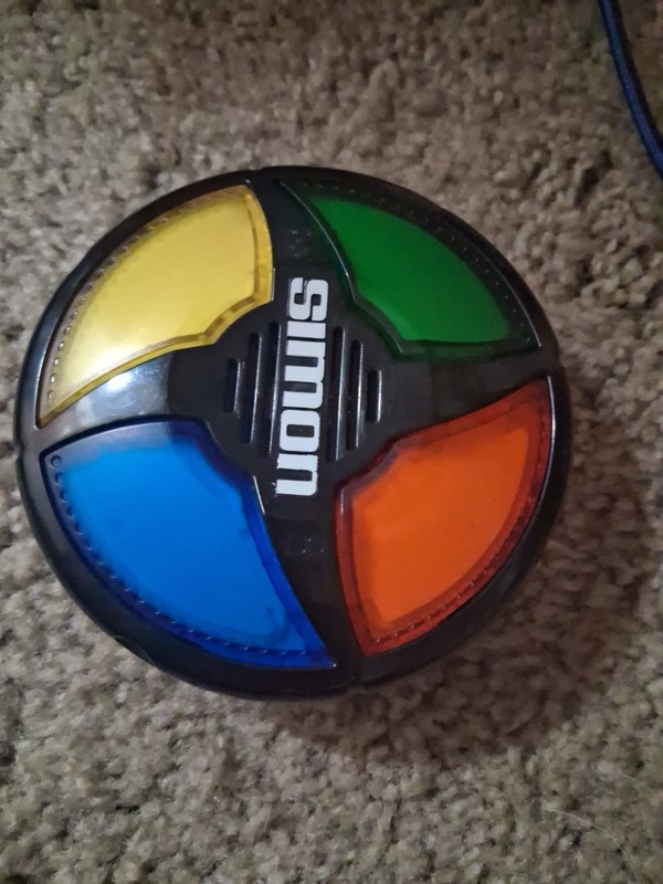 Hasbro Simon Micro Series Handheld Game Lights & Sounds Memory Challenge NIB