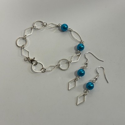 Bracelet Lot Delicate Wire Gold Tone with Blue Beads and Matching Earrings
