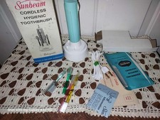 VINTAGE SZCZOTECZKA AKUMULATOROWA SUNBEAM Z PUDEŁKIEM-4 GŁÓWKAMI SZCZOTECZKI