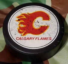 CALGARY FLAMES NHL VINTAGE OFFICIAL PUCK MADE IN CANADA 🇨🇦 VICEROY MFG.