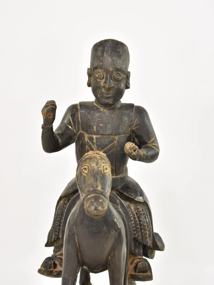Antigua estatua china tallada en madera negra/escultura de un hombre a caballo Foto 2 de 4