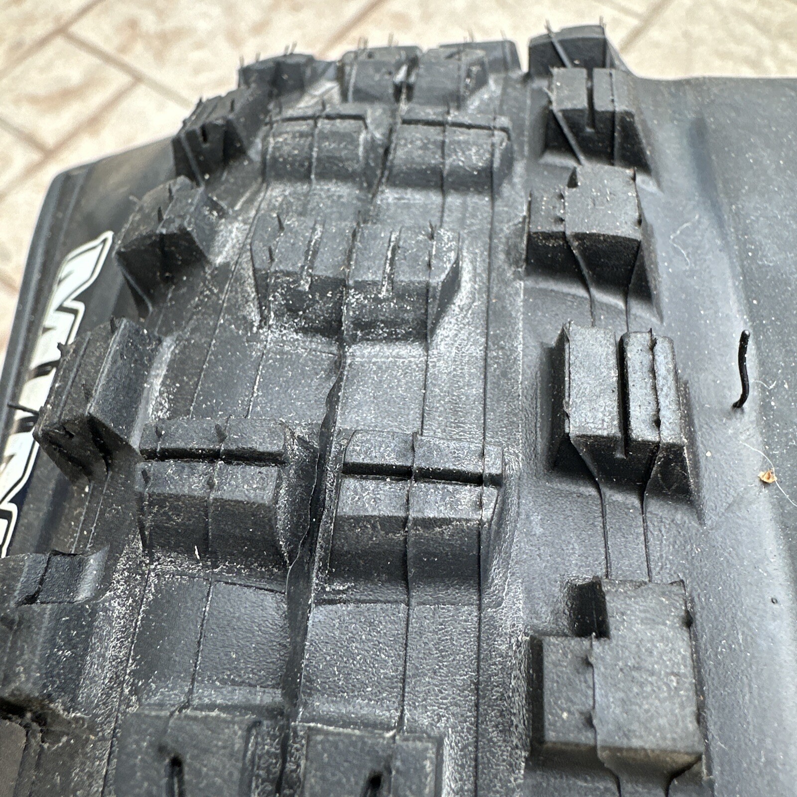 MAXXIS Minion DHR II 29 x 2.4" MTB Tire WT 3C MaxxGrip TR EXO Tubeless Ready