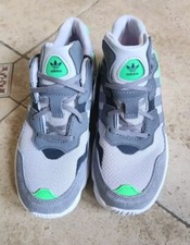 Boys Adidas Yung 96 C Athletic Shors Size 3