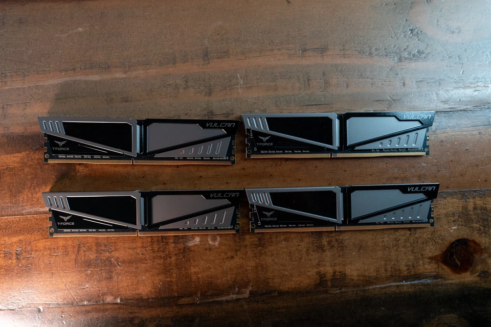 TeamGroup T-Force Vulcan 16GB DDR4-2400MHz CL15-17-17-35 TLGD416G2400HC15BBK - Image 3 of 4
