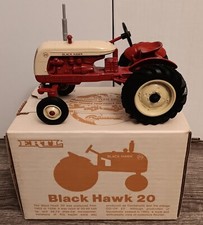 Tractores de juguete escala 1/16 diecast Black Hawk 20