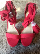 NWOT FASHION NOVA PLOT TWIST HEELS SANDAL/SHOES    RED/SIZE 8