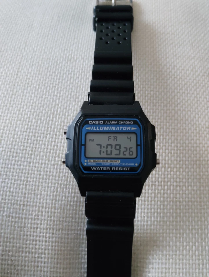 Casio F105W-1A Illuminator Watch With Extra Long Black Rubber Strap., photo 1 of 4