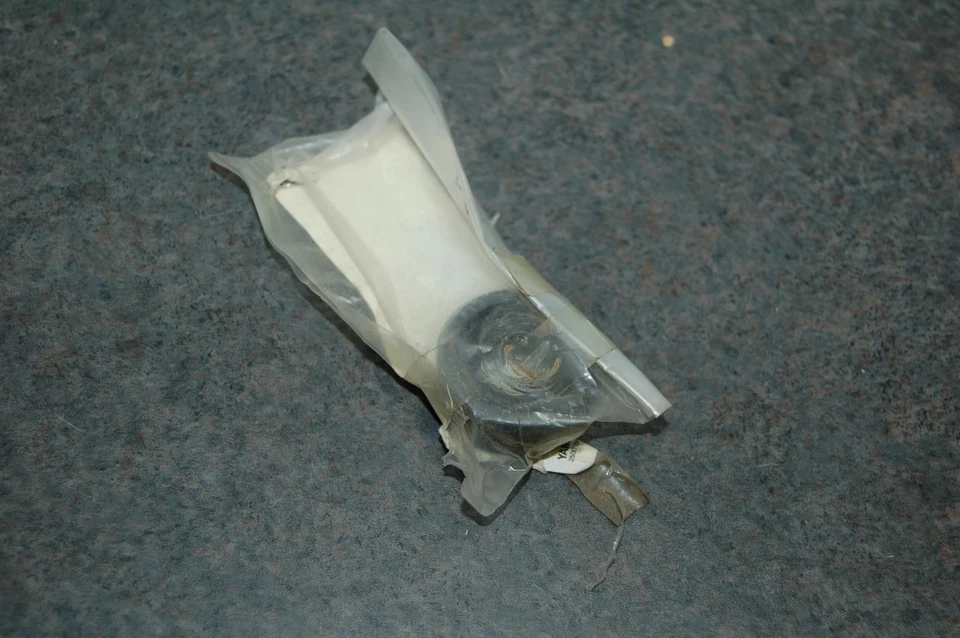 NUEVO SELLO DE ACEITE GENUINO YAMAHA 93103-10168 RZ350 TZ350 TZ750 WR200 YFZ350 YZ12 Foto 3 de 3