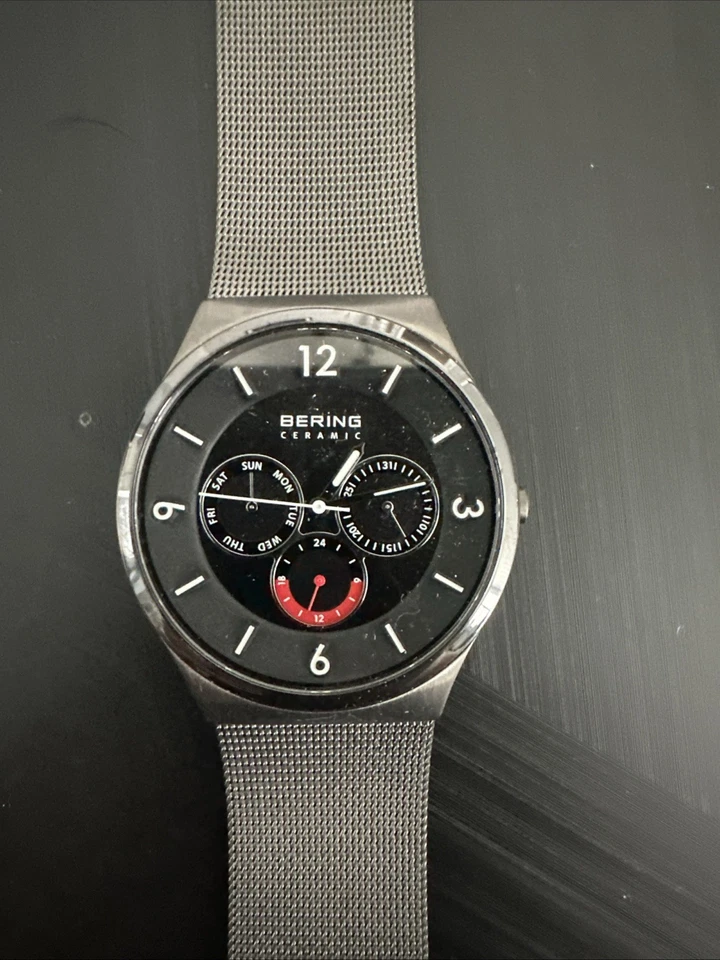 RELÓGIO PRETO ESCOVADO DE CERÂMICA BERING Nunca Usado - Imagem 2 de 3