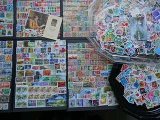 (LOT VRAC 718) 2500 timbres de SUISSE à trier (photos dans le texte)