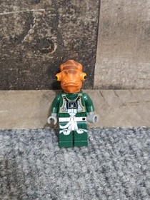 Lego Star Wars Mon Calamari Officer Minifigure Exclusive 7754 not matching body