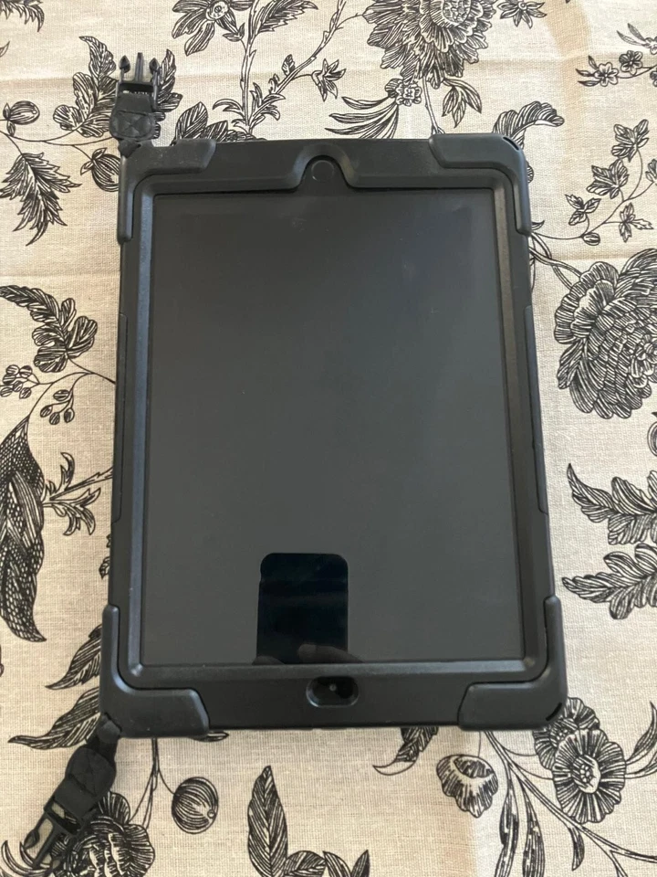 Apple iPad 6th Gen 128GB Wi-Fi Cellular 9.7in Space Gray A1954 Used unlock - Image 3 of 4