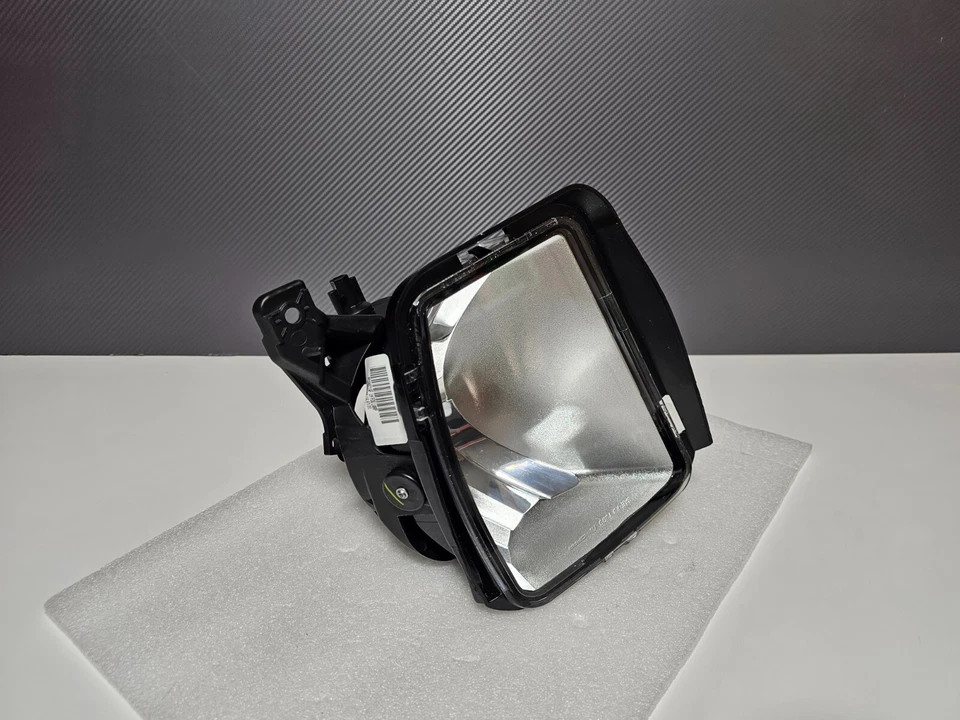 Ram 1500 Classic OEM Left Fog Light 2013 - 2024 Foto 2 de 4