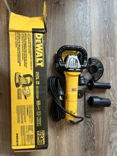 DeWalt DWE46153 110v Grinder With Fitted Concrete Smoother