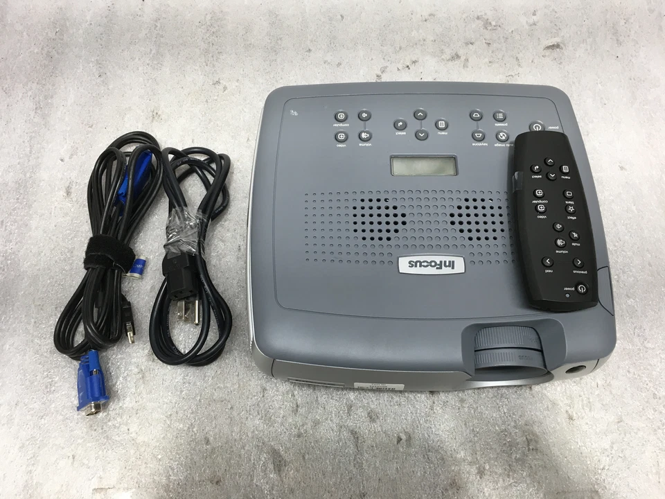 InFocus LP640 3LCD Projector w/ 500 Lamp Hours, Case and Remote Included - Image 2 of 4