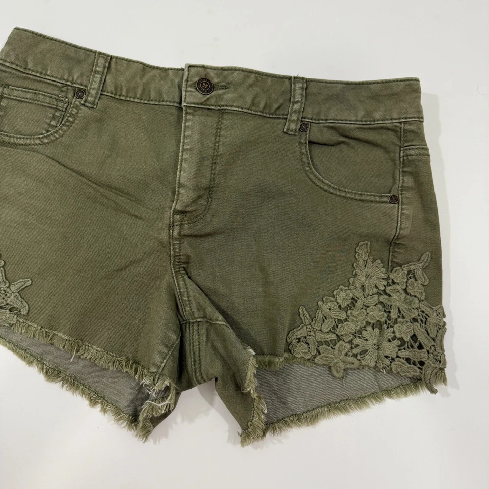 Pantalones cortos de mezclilla Altar'd State verde dobladillo deshilachado talla 29 mezcla de algodón elástico Foto 3 de 4