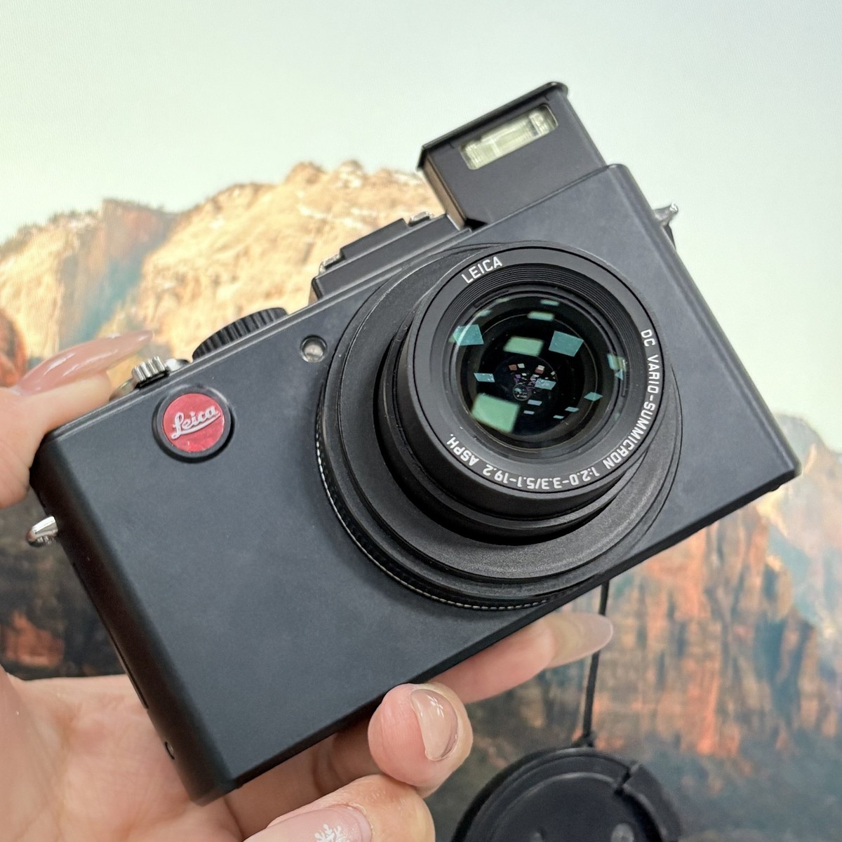 ライカ　D-LUX5　Leica ライカ、24-90mmレンズ搭載・外付けEVF対応の「D-LUX 5」 - デジカメ