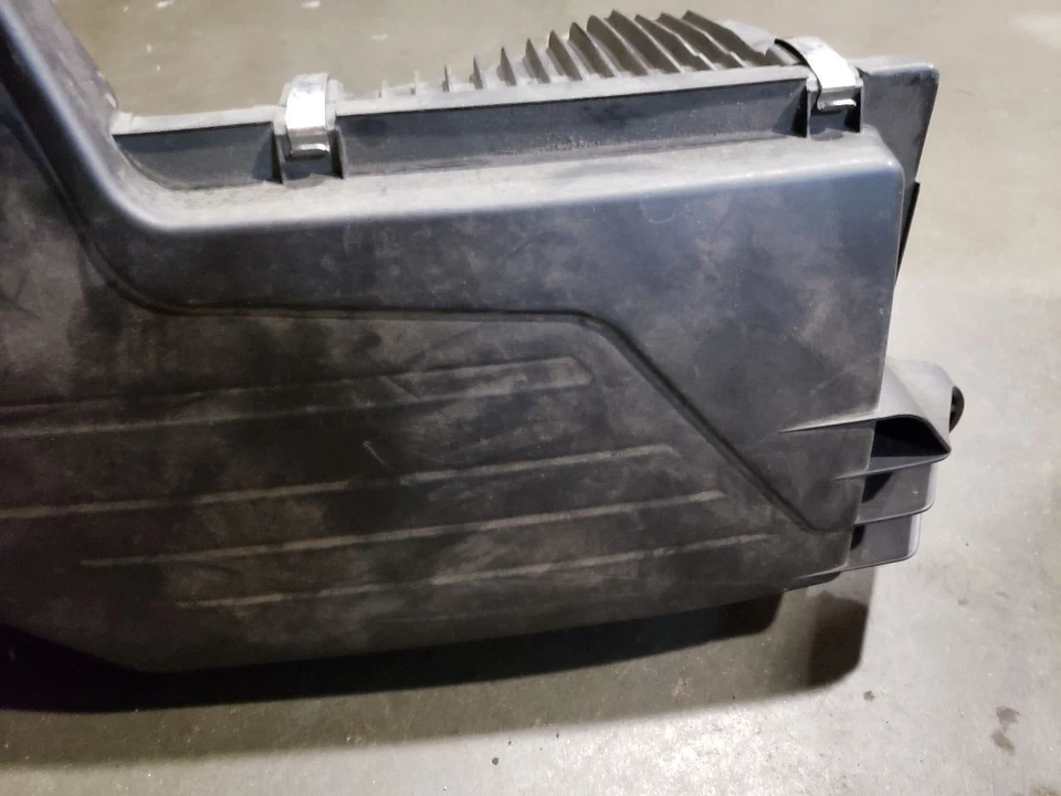 Caixa de entrada de ar - 2014 BMW 328D F30 N47N - 14-18 OEM 8507313 - Imagem 2 de 4