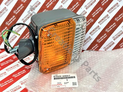 81520-69027 Genuine Toyota Land Cruiser FJ40 BJ40 Left Turn Lamp