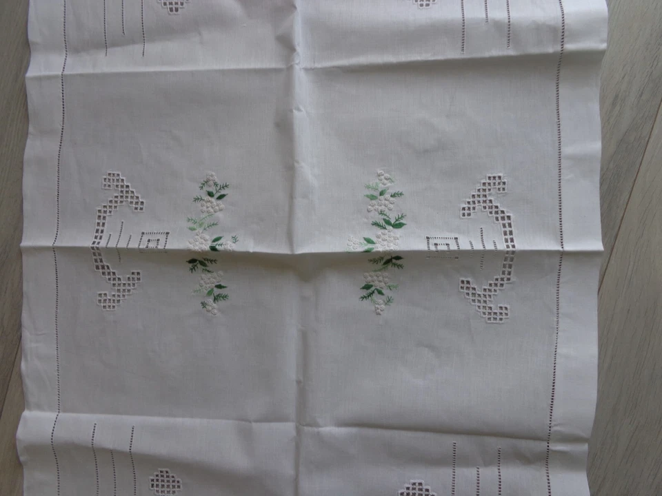 Linge ancien Chemin de Table   avec broderies de jours - Photo 3/3
