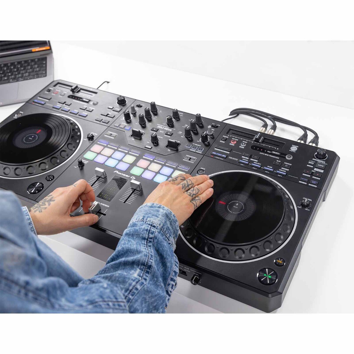 Pioneer DDJ-REV5 Scratch Style 2-Channel Rekordbox Serato DJ