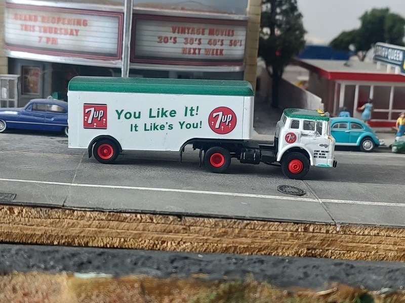 1/87 Ho Scale Vehicles Custom Ford C Model 7up Truck
