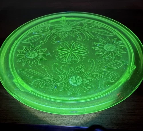 Vintage Jeanette Glass Sunflowers Glass Uranium Cake Stand 3 Footed Depression