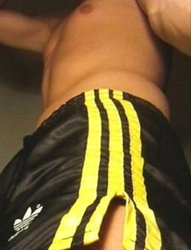 adidas glanz nylon shorts schwarz gelb D5 - Bild 2 von 4