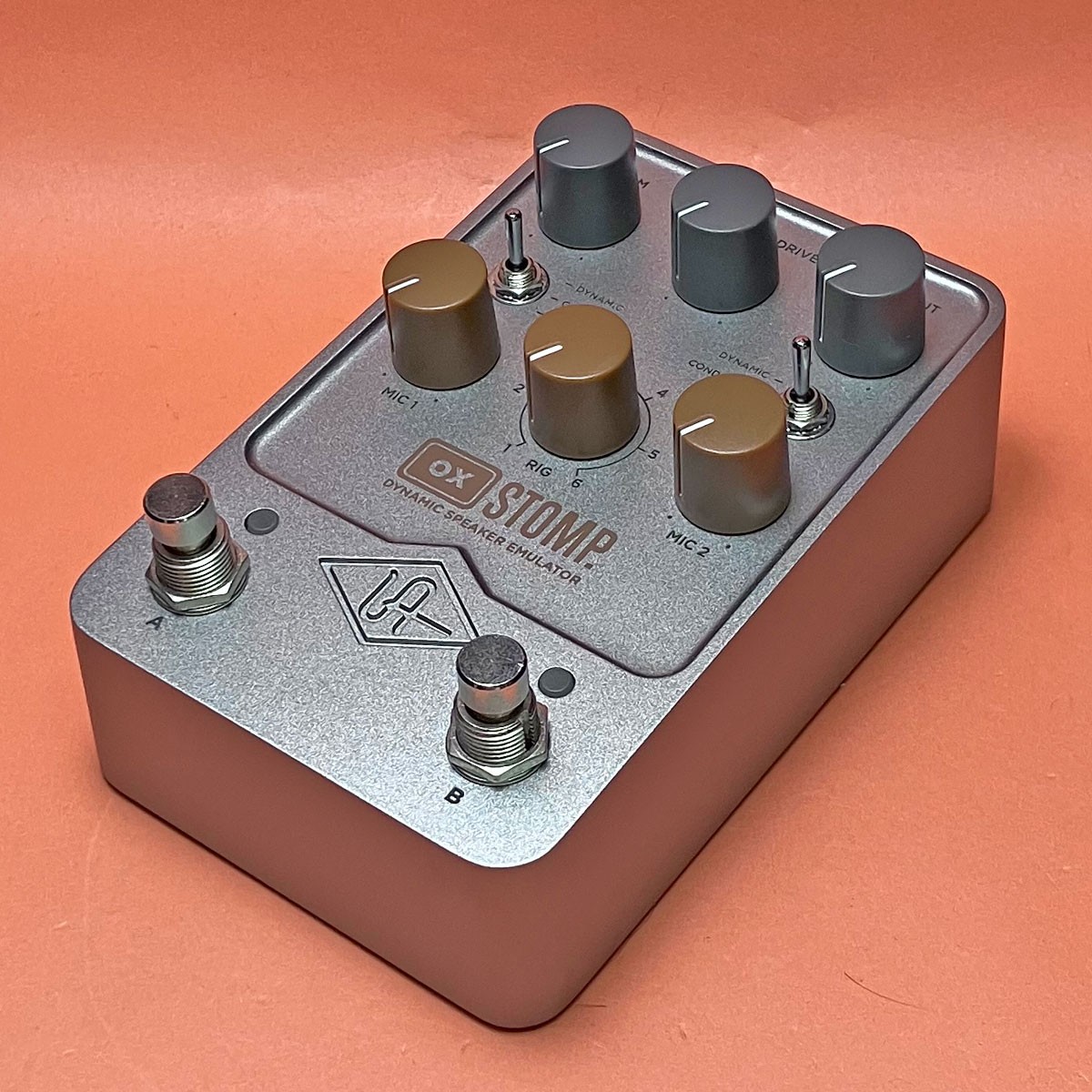 Universal Audio UAFX OX Stomp Dynamic Speaker Emulator [SN