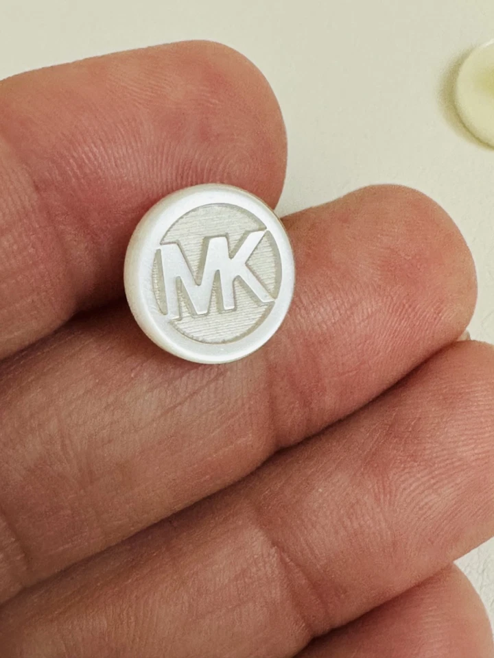 Michael Kors MK plastic shank button set of 6 inscribe in off white - Image 4 of 4