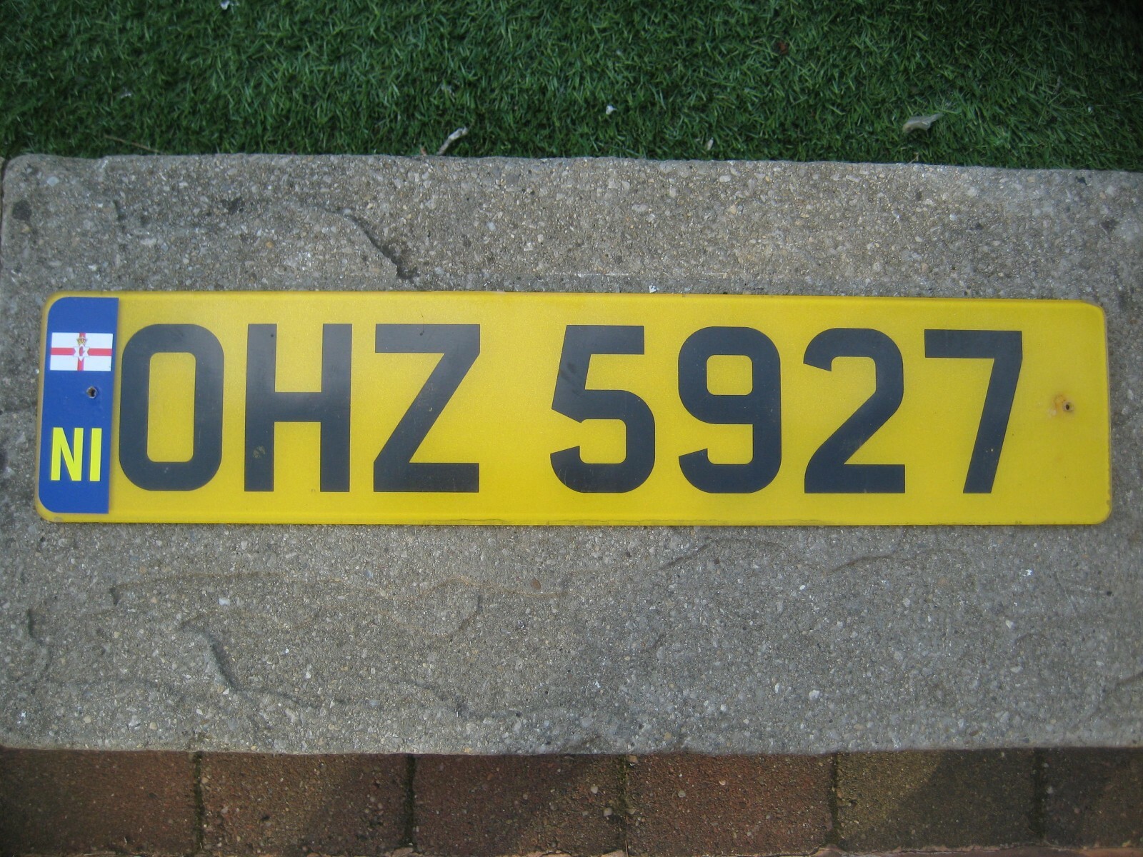 NORTHERN IRELAND OMAGH TYRONE GRAPHIC COUNTRY FLAG # OHZ 5927 REAR LICENCE PLATE