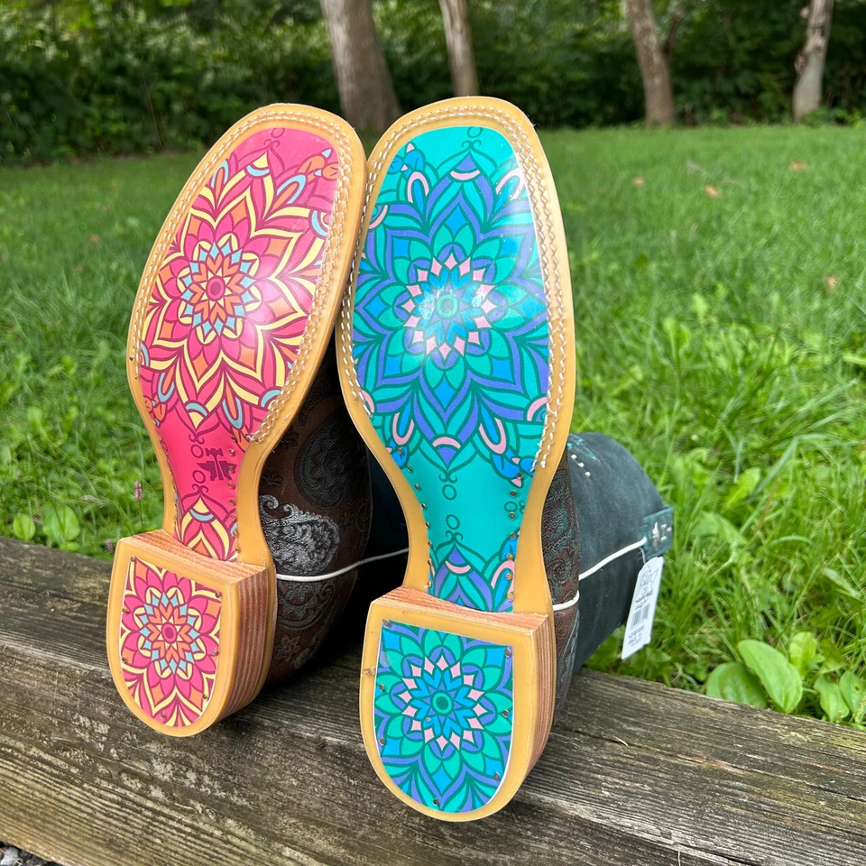 Женские сапоги Tin Haul модель Paisley Breeze Mandala Sole с квадратным носком 14-021-0007-1492 BR - Изображение 2 из 4