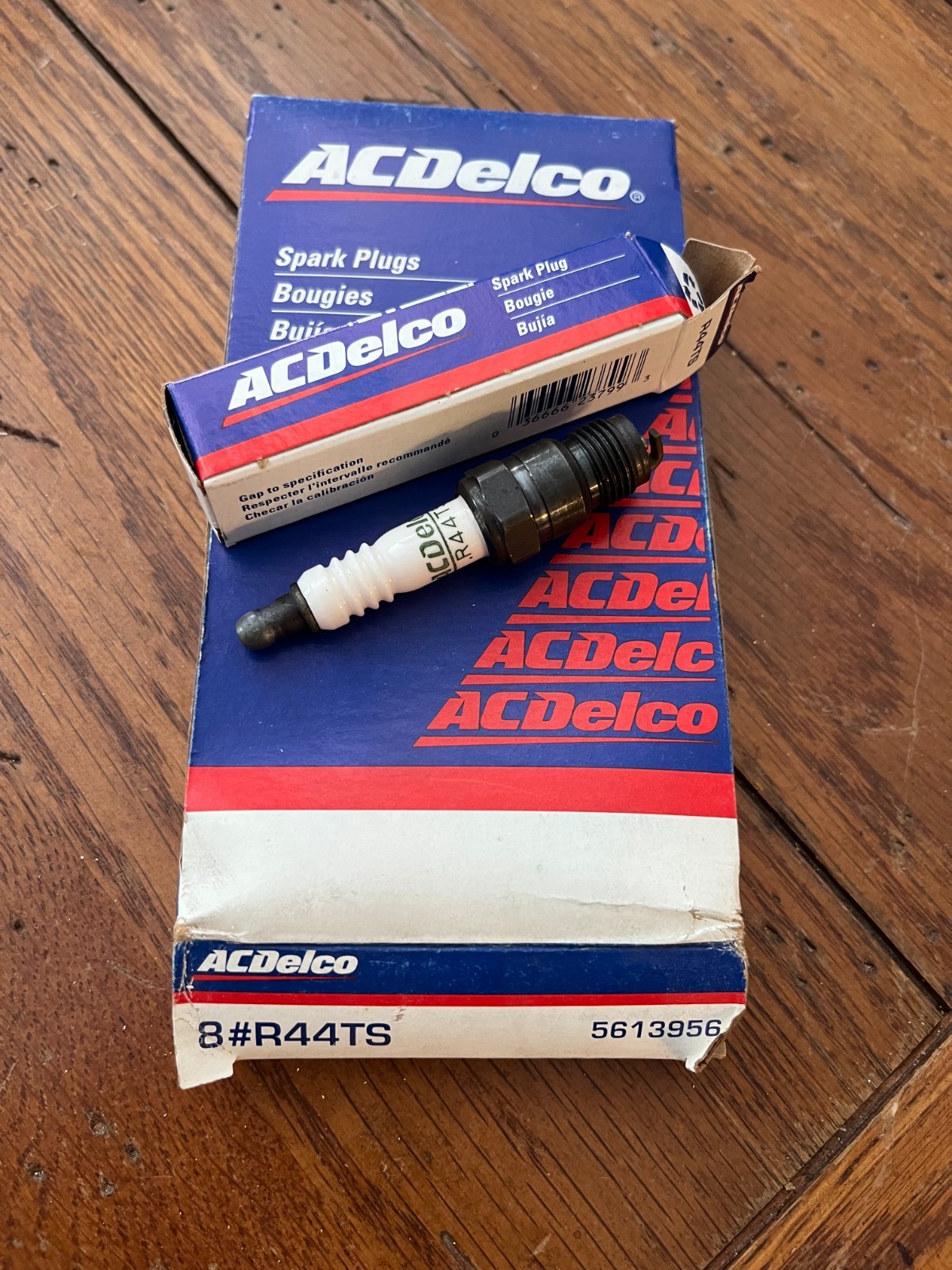 Set of 8  ACDelco  Spark Plug-Conventional Spark Plugs R44TS