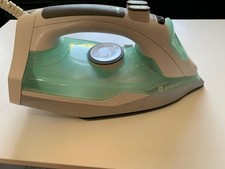 Singer 2200W Steam Iron SNG 4.23 Self Clean Vertical Burst Spray - Used