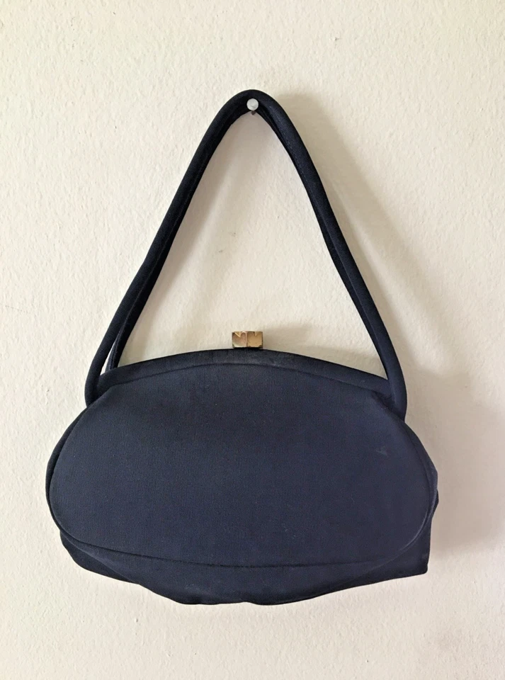 Princess navy 1940's vintage purse with coin purse, comb and mirror - Image 2 of 4