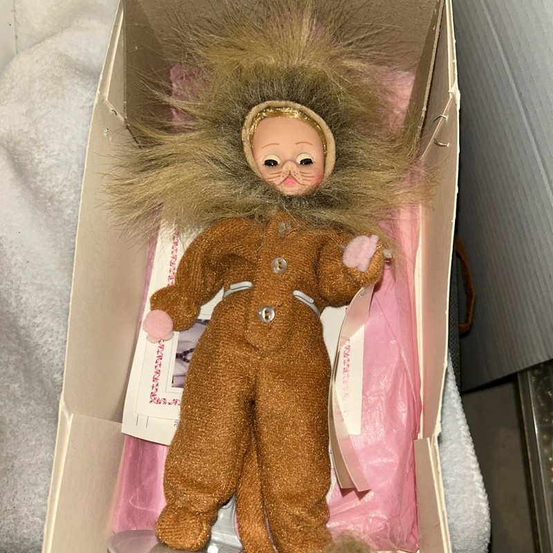 MADAME ALEXANDER  8” DOLL COWARDLY LION #13220 WIZARD OF OZ COLLECTION