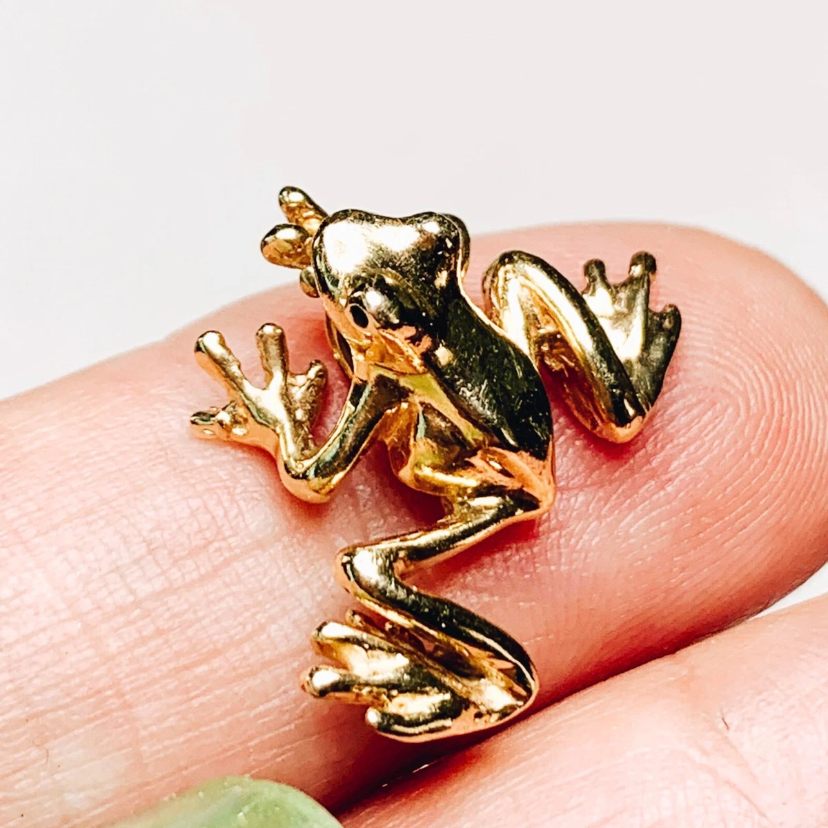 Gold frog pendant sale