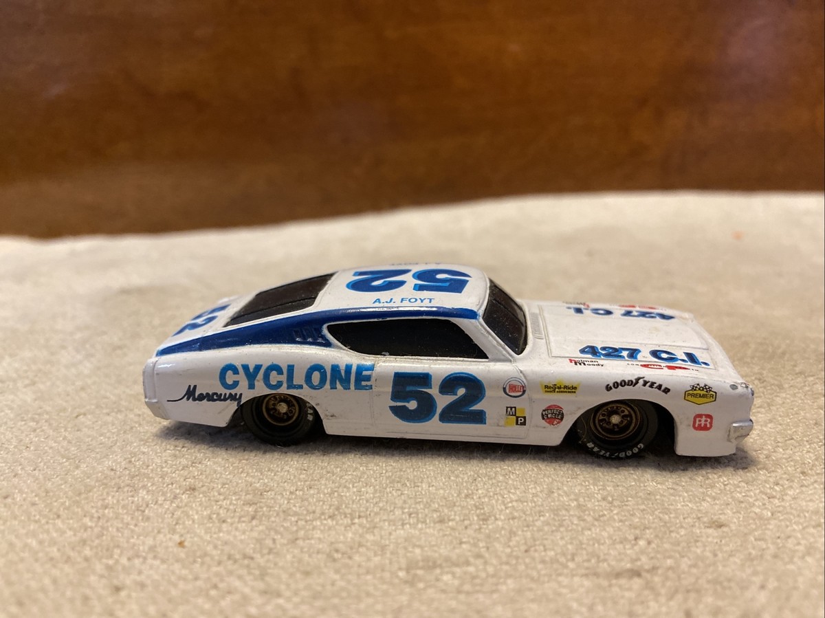 1:64 RACING CHAMPIONS AJ FOYT 1969 MERCURY CYCLONE #52 1:64 RACING CHAMPIONS AJ FOYT 1969 MERCURY CYCLONE #52