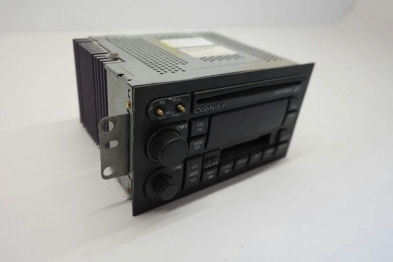 1998 1999 OLSMOBILE BRAVADA AM FM STEREO CASSETTE CD PLAYER RECEIVER OPT UP0 - Image 3 of 4