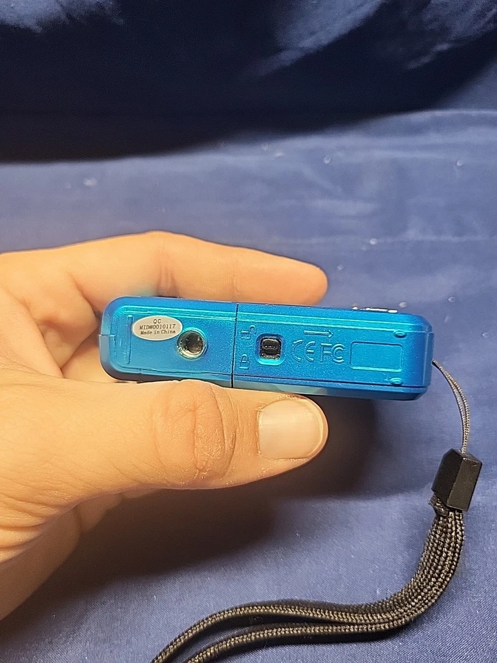 Polaroid IS048 Waterproof Vintage Point and Shoot Digicam 16mp - Image 4 of 4