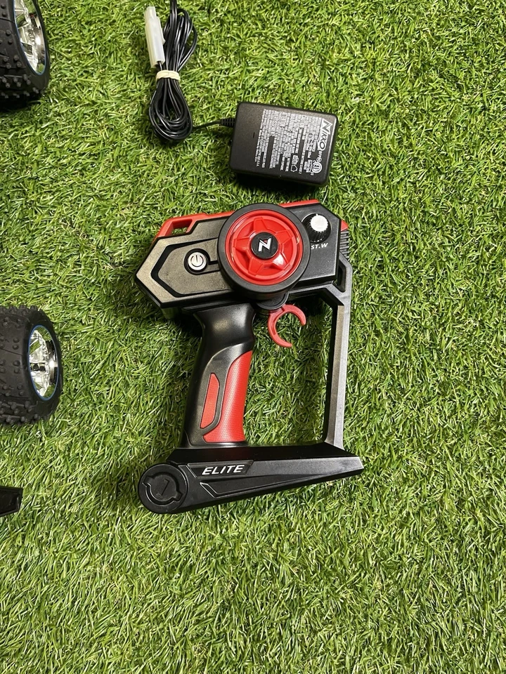 Vintage Nikko RC Turbo Panther Car x2 1:10 Scale w/ Remote & Charger Works - Image 2 of 4